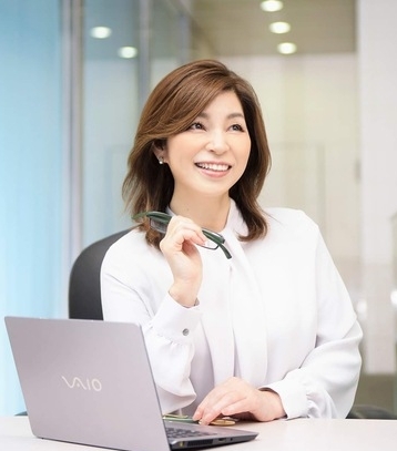 小嶌真央子(こじまなおこ)