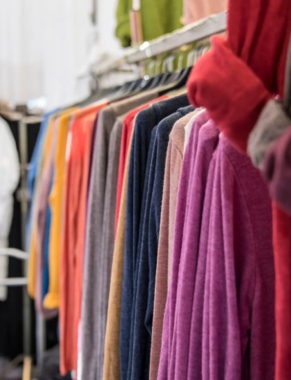 新しいお洋服を購入する為にショッピングをエスコートしました。